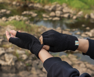 GLOVES - FAGINS - FINGERLESS - LAMBSWOOL - -